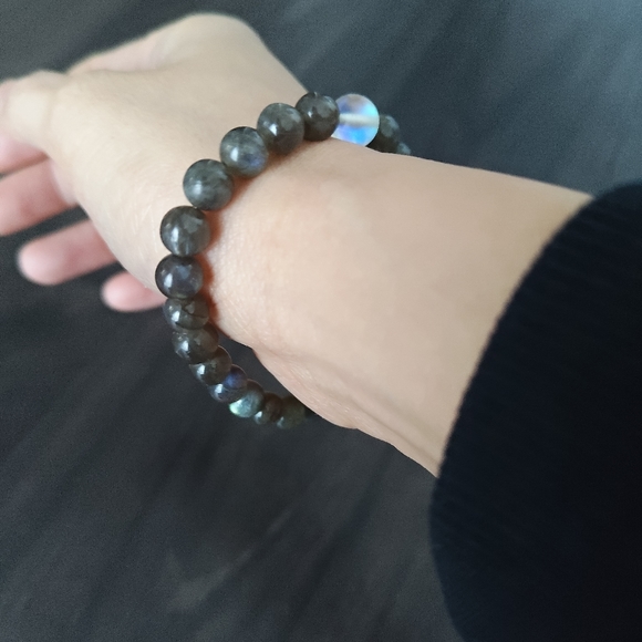 Labradorite Bracelet - Picture 2 of 2